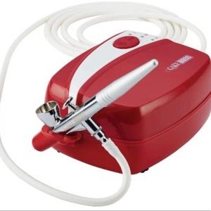 An airbrushing kit for any bakers!!